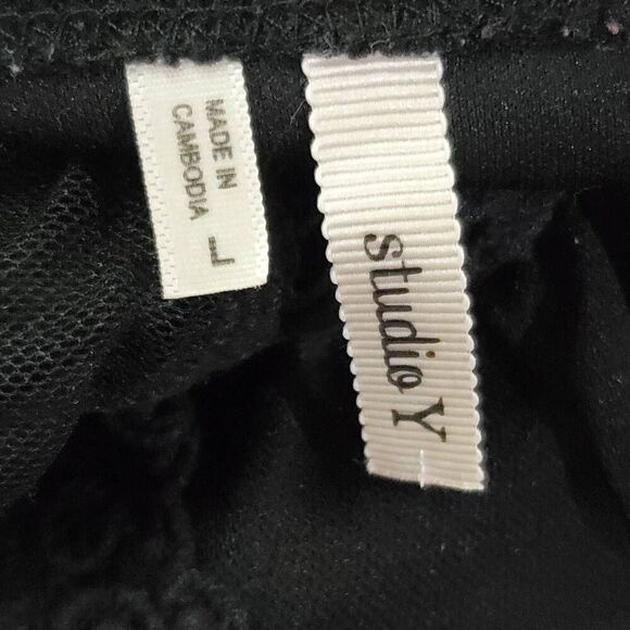 Studio Y Large Black Mesh Flutter Sleeve Top Lace Appliqué Detail - Picture 5 of 7